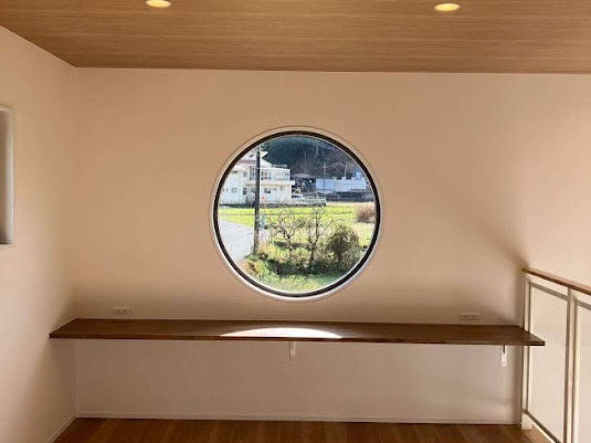 土壁の丸型飾り窓 1/6スケール和風ドールハウス緑の土壁風右側丸窓 受注生産品 | kkcompany